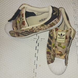 adidas Camouflage Shell-Toe Sneakers - Tan/Green/Brown